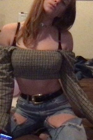 Confession d’une nuit solitaire à Anglet où mes lèvres ont murmuré ton nom avant de mouiller pour une rencontre brûlante Nina - rencontre-Teen-Anglet