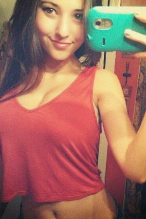 Louise, 24 ans – cherche un week-end nudiste (tout inclus) ! Louise - rencontre-Naturiste-Lille