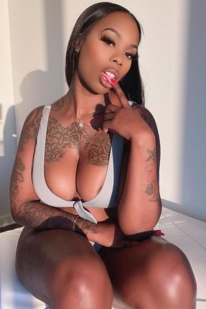 Naomi - rencontre-Milf-Montreuil